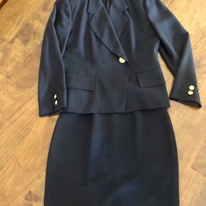 Upscale Designer Black Suit size 8
